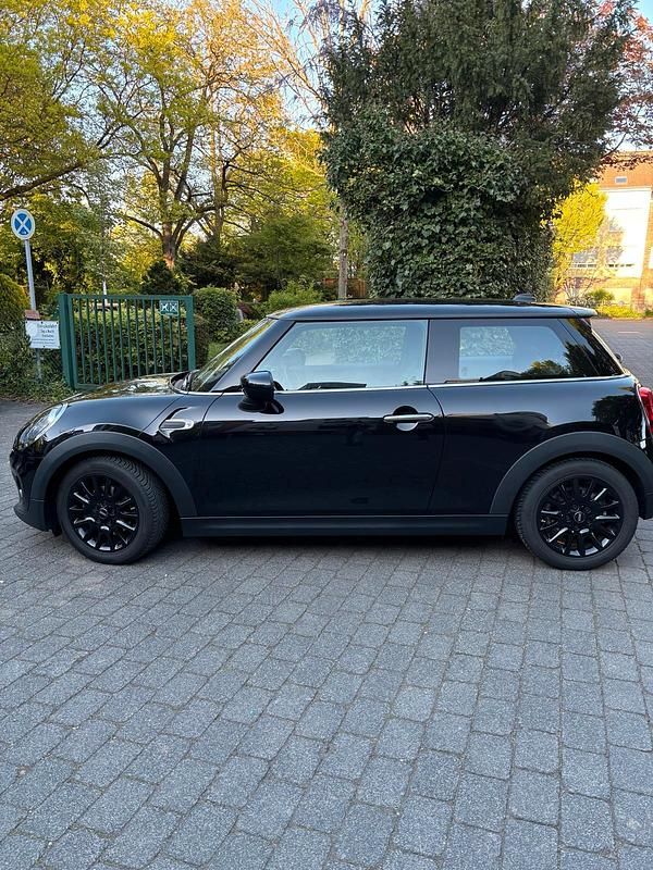 Second-hand Mini ONE 102 CP (75 kW) 2021 Negru Hatchback