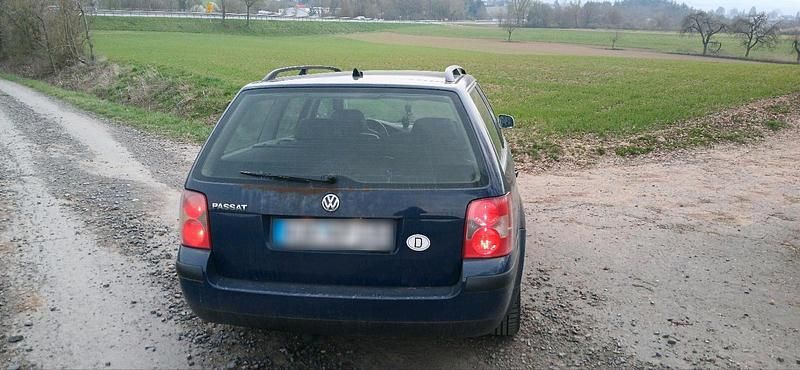 Gebraucht VW Passat 130 PS (95 kW) 2001 Blau Kombi
