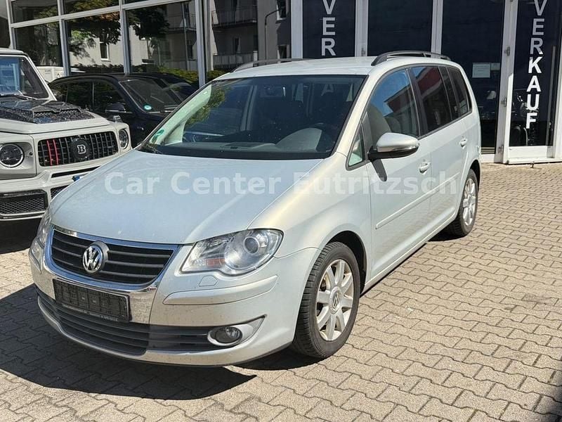 Gold Gebraucht 2010 VW Touran Trendline Van / Kleinbus | 1.690 € (Superpreis) - Bild 1/4