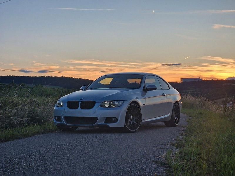 Gebraucht BMW 330 M Sport 272 PS (200 kW) 2007 Silber Coupé