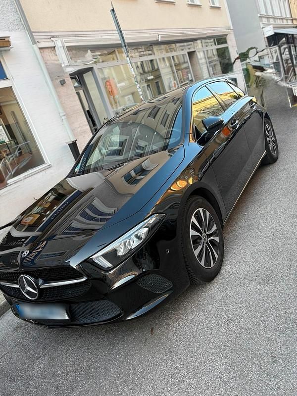 Gebraucht Mercedes A180 136 PS (100 kW) 2019 Limousine