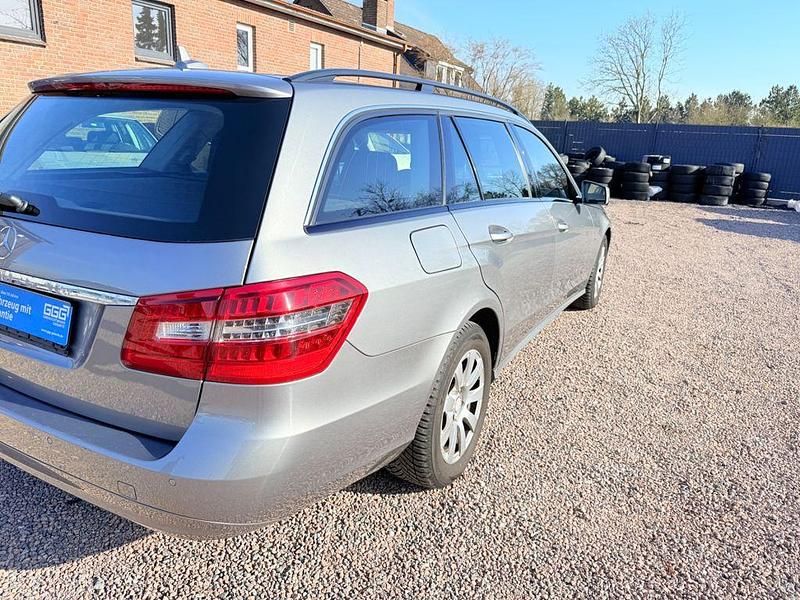 Gebraucht Mercedes E220 170 PS (125 kW) 2012 Silber Kombi