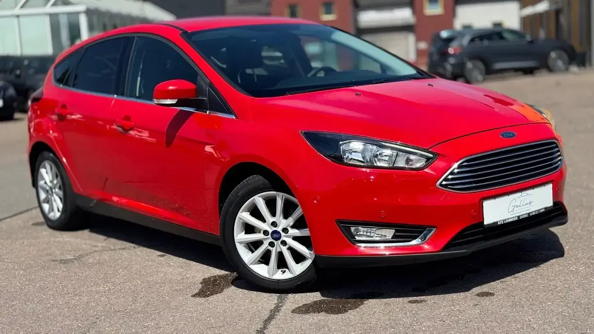 Używany Ford Focus Titanium 125 KM (91 kW) 2017 Czerwony Sedan/Limuzyna