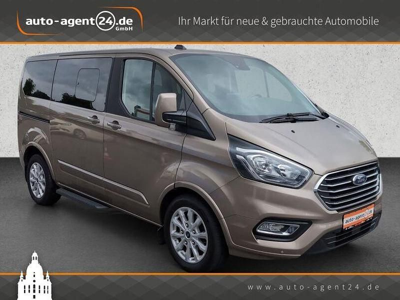 Silber Gebraucht 2021 Ford Tourneo Custom Titanium Van / Kleinbus | 33.990 € (Etwas zu teuer) - Bild 1/4