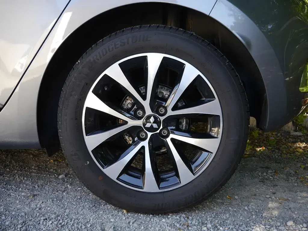 Gebraucht Mitsubishi Colt Plus 91 PS (66 kW) 2024 Grau Kleinwagen