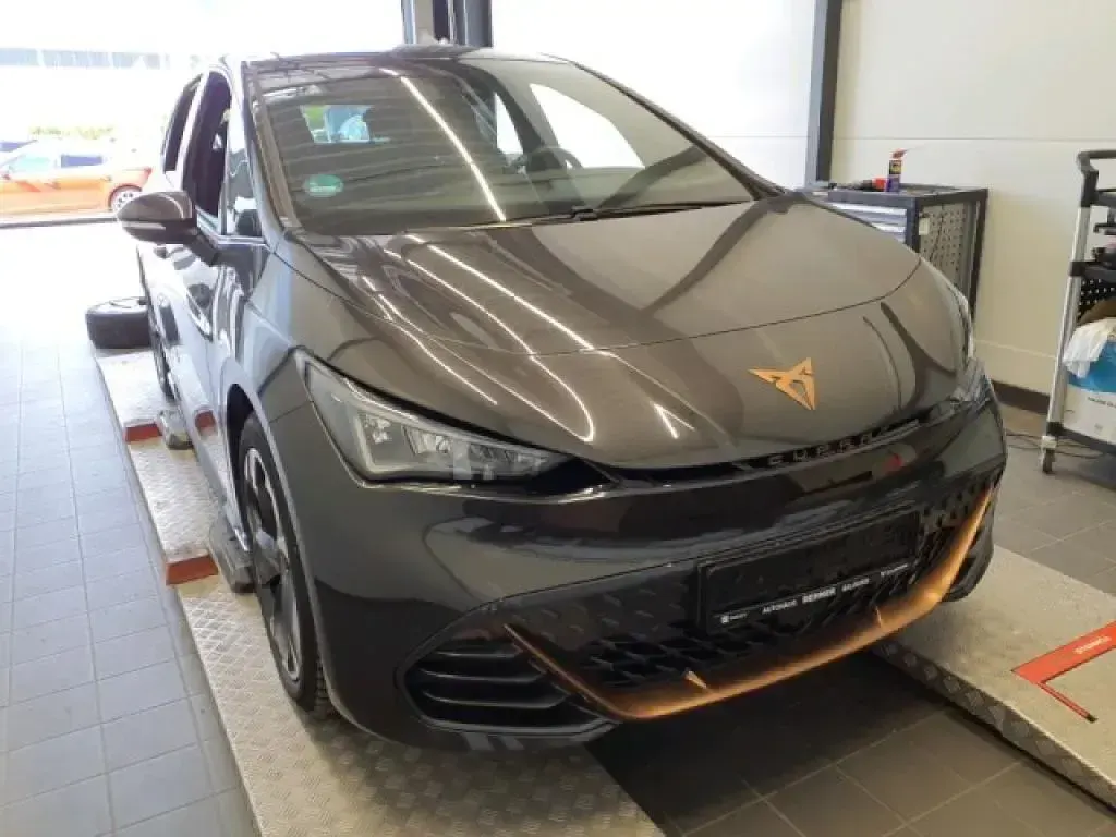 Second-hand Cupra Born 169 kW (231 CP) 2023 Gri Hatchback