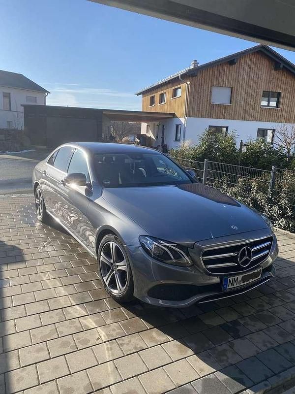 Gebraucht Mercedes E220 Avantgarde 194 PS (142 kW) 2019 Silber Limousine