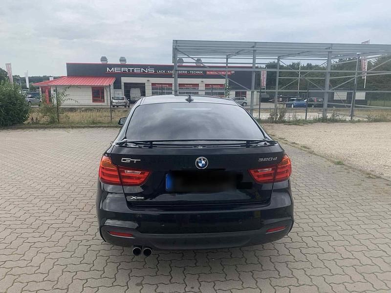 Używany BMW 320 190 KM (139 kW) 2015 Czarny Sedan/Limuzyna