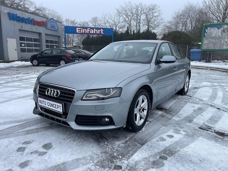 Gebraucht Audi A4 Attraction 160 PS (117 kW) 2011 Grau Limousine