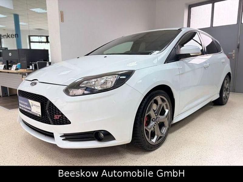 Gebraucht Ford Focus ST 250 PS (183 kW) 2013 Weiß Limousine