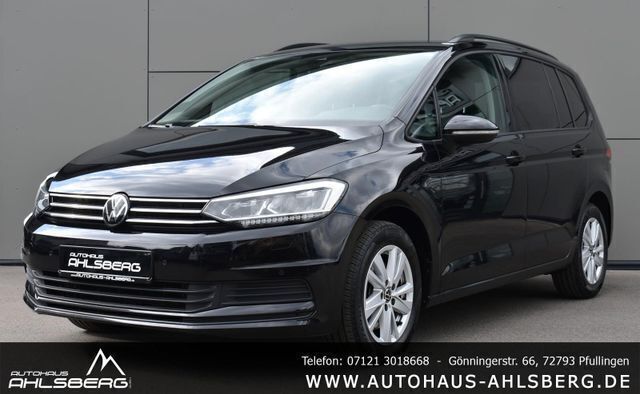 Deep black perleffekt Gebraucht 2023 VW Touran Comfortline Van / Kleinbus | 34.500 € (Teuer) - Bild 1/4