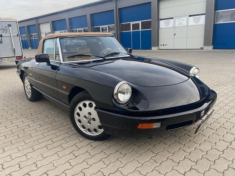 Gebraucht Alfa Romeo Spider 120 PS (88 kW) 1990 Schwarz Cabrio