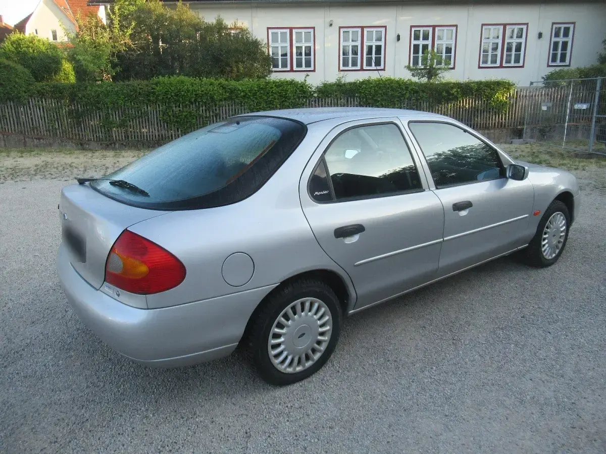 Gebraucht Ford Mondeo 115 PS (84 kW) 1998 Limousine