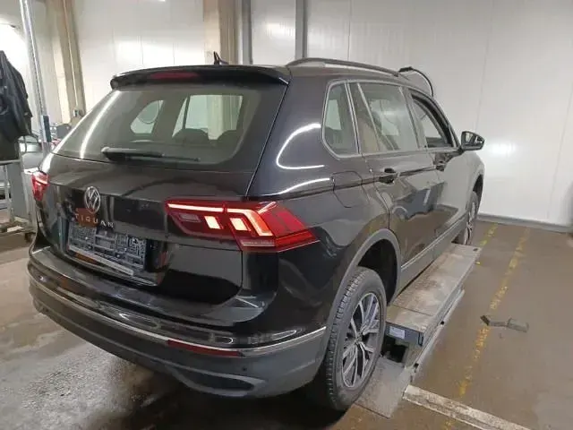 Gebraucht VW Tiguan Life 150 PS (110 kW) 2023 Schwarz SUV