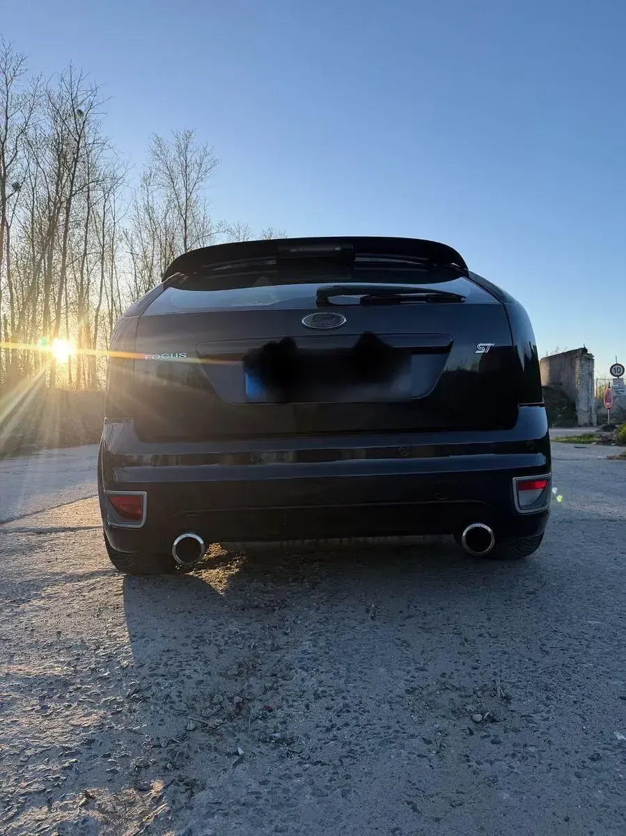Używany Ford Focus ST 224 KM (164 kW) 2007 Czarny Sedan/Limuzyna