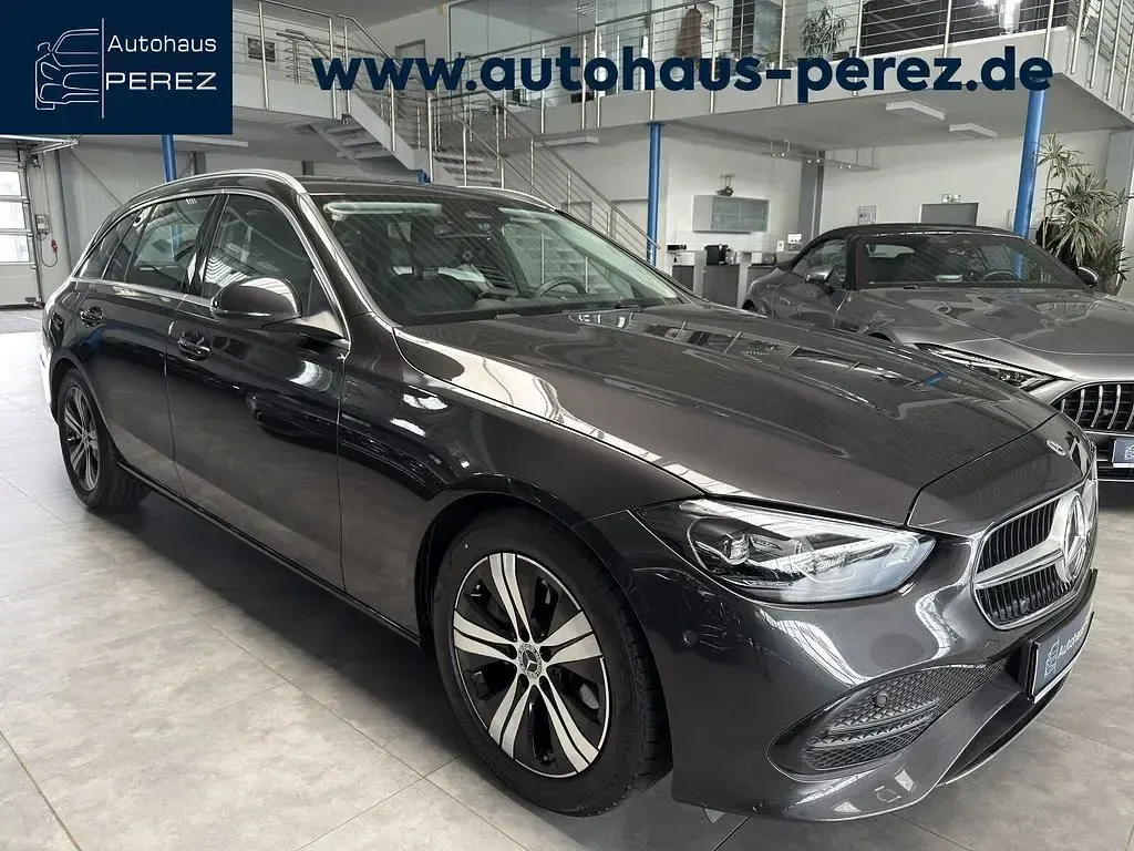 Gebraucht Mercedes C300 Avantgarde 258 PS (189 kW) 2024 Limousine