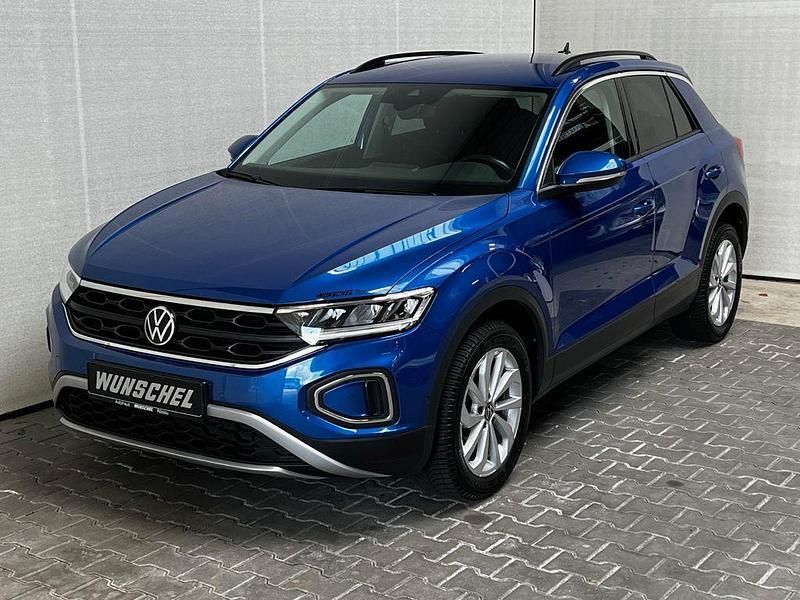 Blau Gebraucht 2022 VW T-Roc Life SUV | 20.875 € (Guter Preis) - Bild 1/4