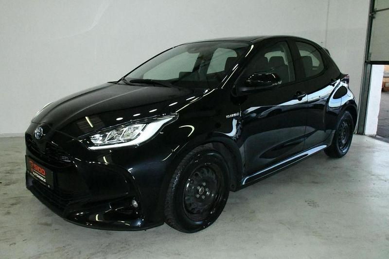 Gebraucht Toyota Yaris Hybrid Team 92 PS (67 kW) 2021 Schwarz Limousine