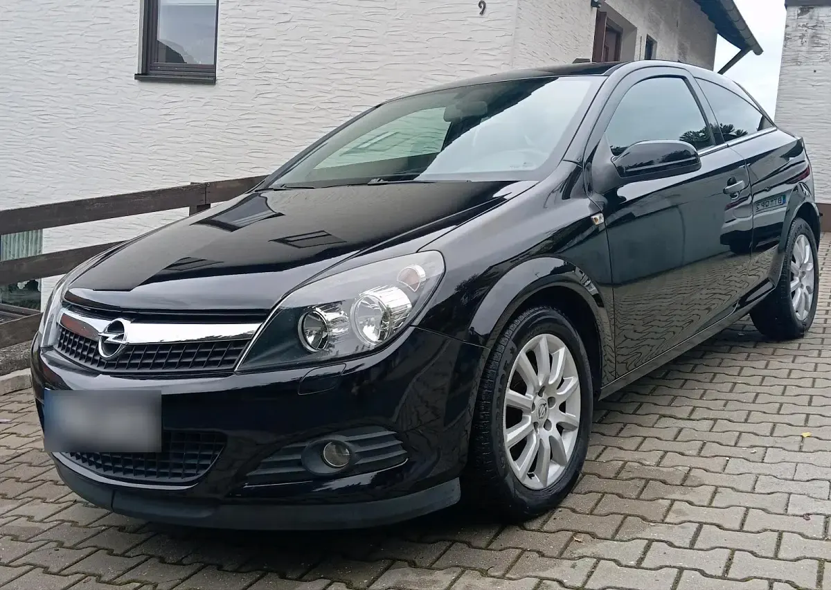 Gebraucht Opel Astra GTC Edition 115 PS (84 kW) 2009 Schwarz Limousine