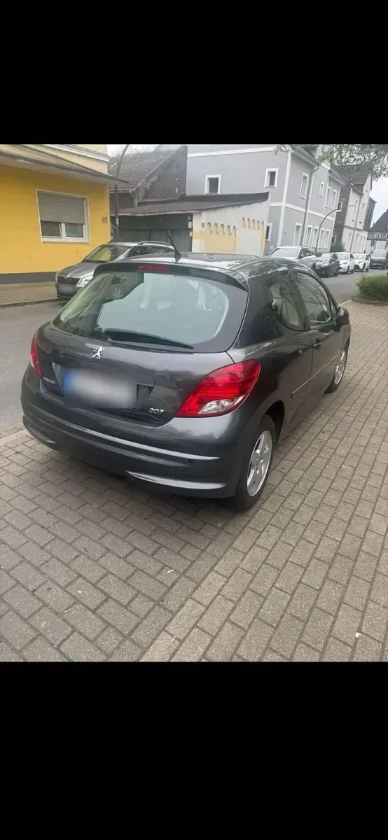 Gebraucht Peugeot 207 75 PS (55 kW) 2012 Grau Kleinwagen