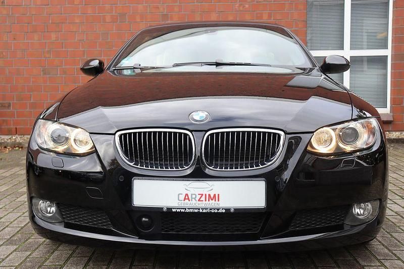 Gebraucht BMW 330 Cabriolet Sport Line 245 PS (180 kW) 2009 Schwarz Cabrio