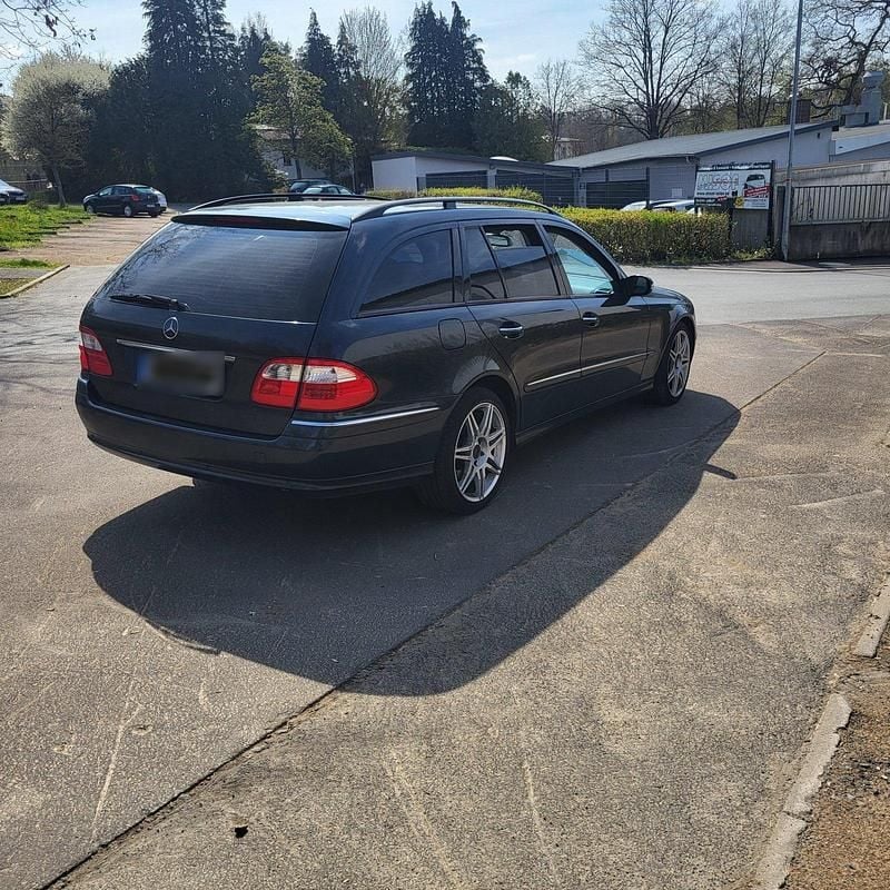 Second-hand Mercedes E280 177 CP (130 kW) 2004 Albastru Break