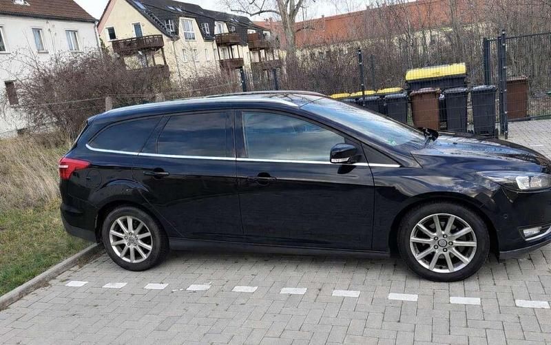 Gebraucht Ford Focus Titanium 125 PS (91 kW) 2016 Schwarz Kombi