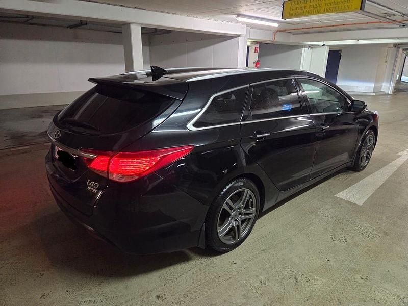 Gebraucht Hyundai i40 Premium 136 PS (100 kW) 2015 Schwarz Kombi