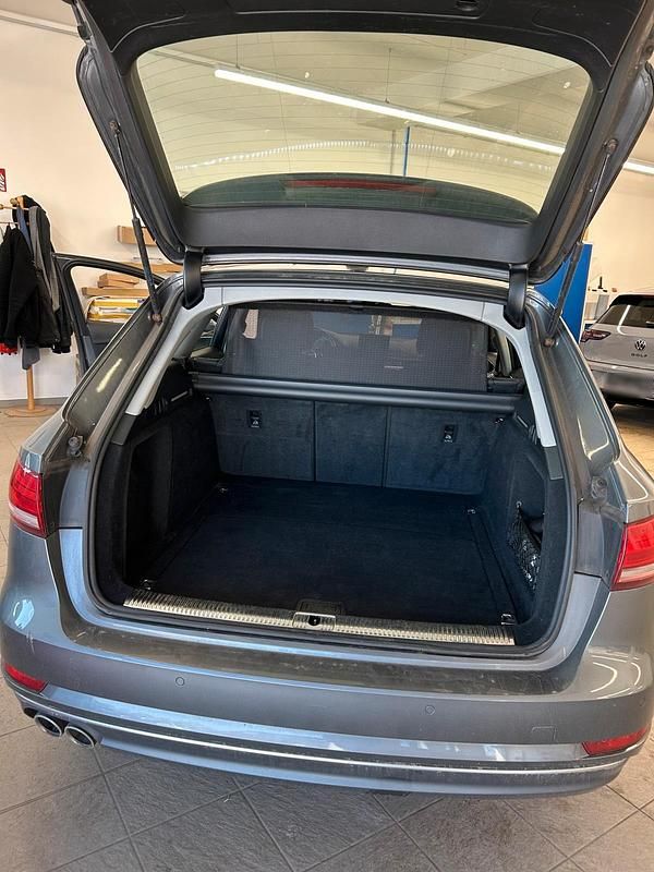Gebraucht Audi A4 Sport 191 PS (140 kW) 2018 Grau Kombi