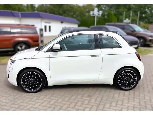 Gebraucht Fiat 500e La Prima 86 kW (118 PS) 2024 Colore esterno (arktis weiß) Cabrio