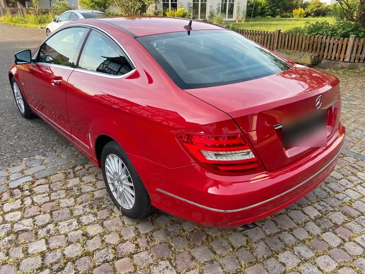 Gebraucht Mercedes C180 156 PS (114 kW) 2011 Rot Coupé