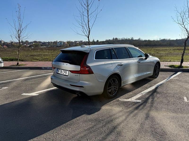 Gebraucht Volvo V60 Momentum 150 PS (110 kW) 2019 Grau Kombi