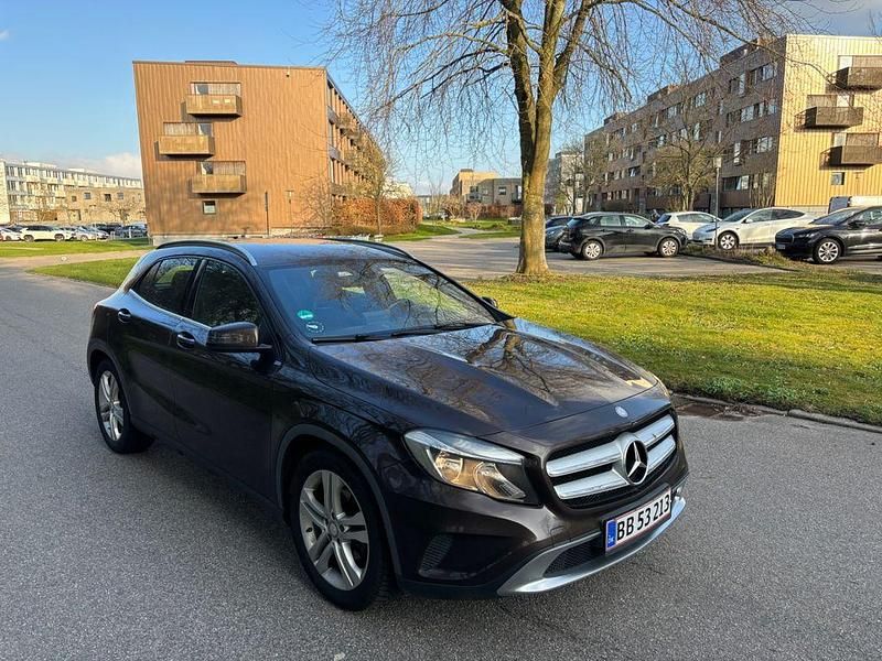 Gebraucht Mercedes GLA220 177 PS (130 kW) 2015 Braun SUV