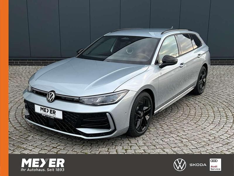 Neu VW Passat Style 193 PS (141 kW) 2026 Oyster silver metallic Kombi
