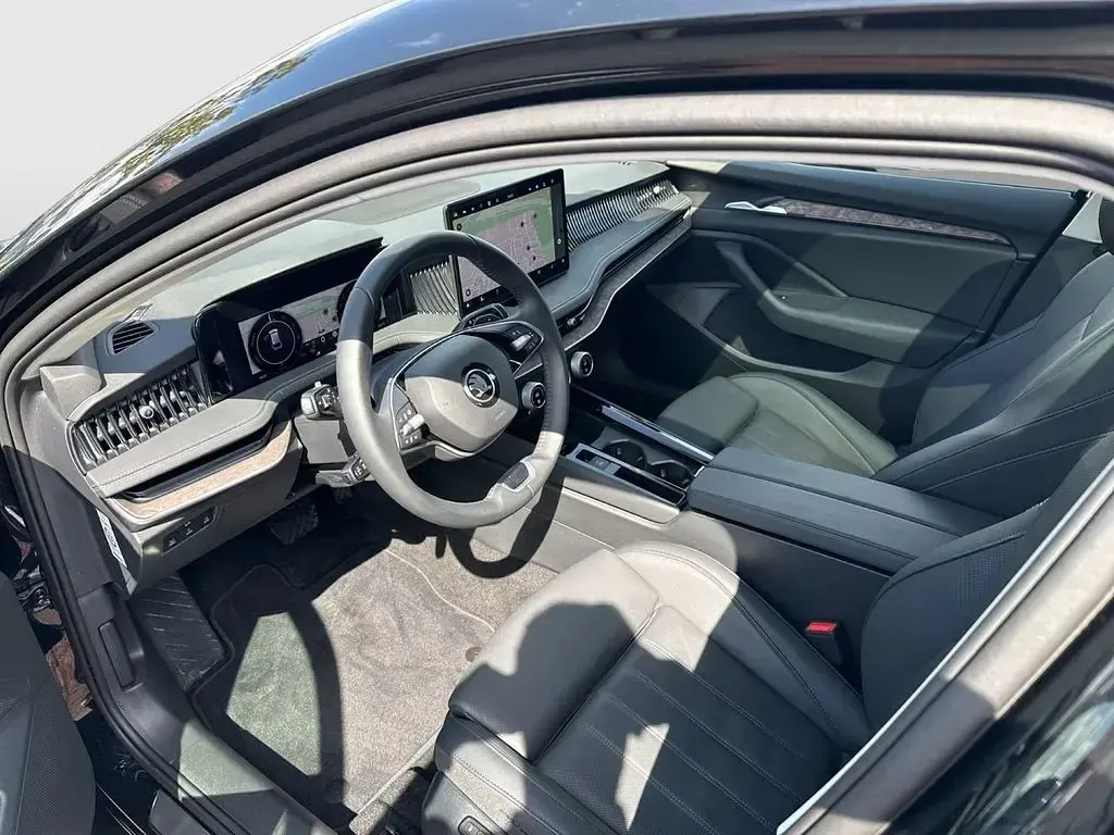 Gebraucht Skoda Superb LAURIN & KLEMENT 204 PS (150 kW) 2024 Schwarz Kombi