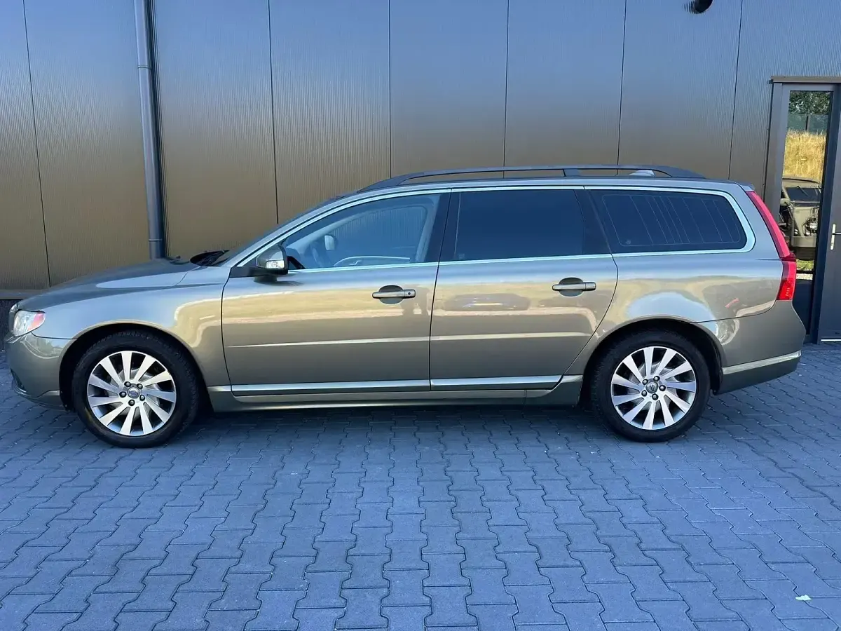 Gebraucht Volvo V70 Summum 215 PS (158 kW) 2010 Braun Kombi