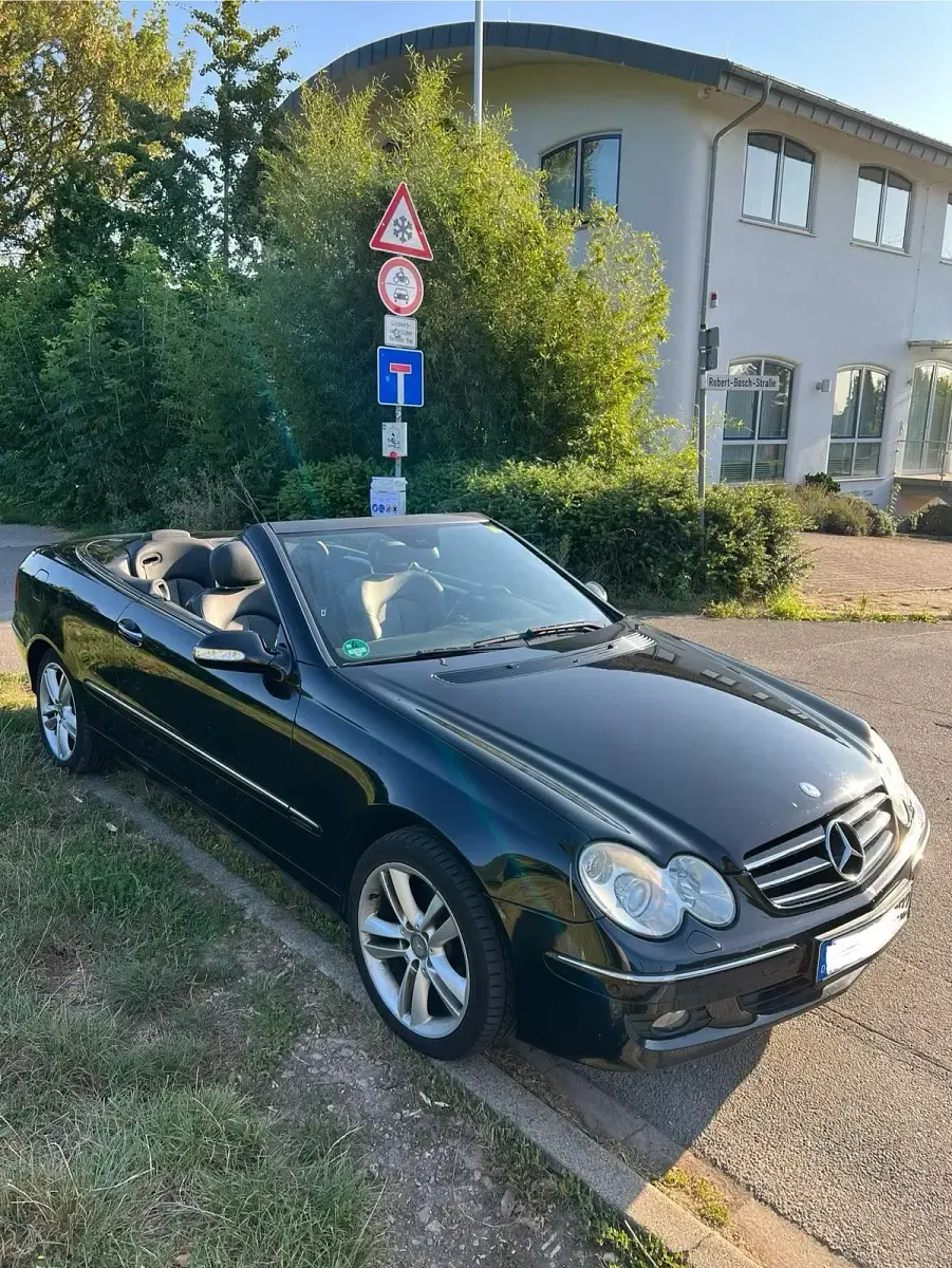 Gebraucht Mercedes CLK200 184 PS (135 kW) 2008 Schwarz Cabrio