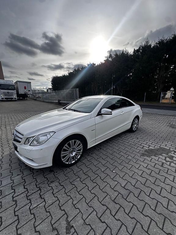 Weiß Gebraucht 2010 Mercedes 250 Coupé | 10.000 € (Guter Preis) - Bild 1/4