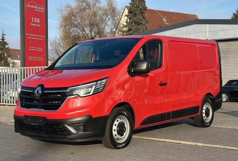 Gebraucht Renault Trafic Komfort 150 PS (110 kW) 2022 Rot Van / Kleinbus