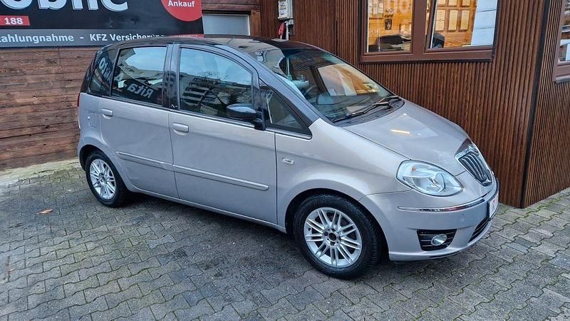 Usata Lancia Musa 95 CV (69 kW) 2008 Grigio Monovolume