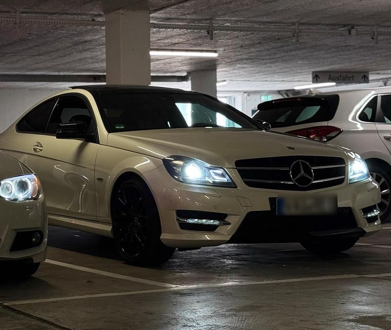 Andere farben Gebraucht 2013 Mercedes C250 AMG line Coupé | 18.200 € (Etwas zu teuer) - Bild 1/4