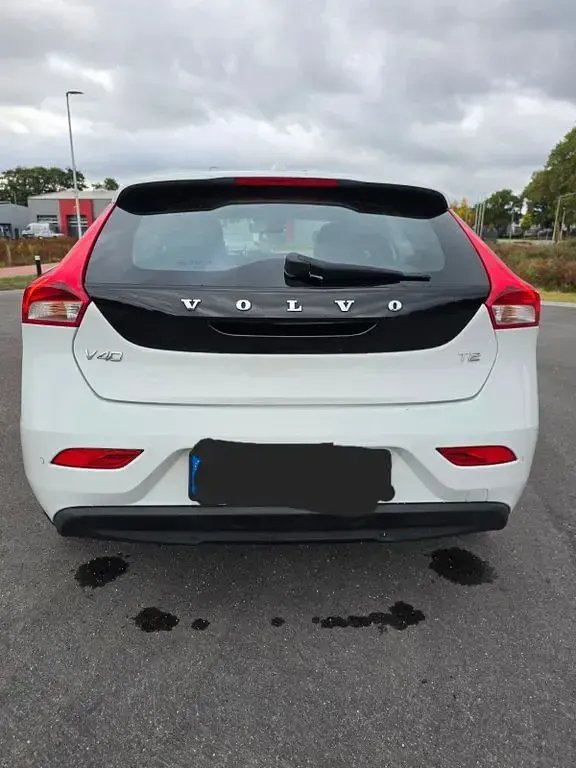 Usata Volvo V40 122 CV (89 kW) 2016 Bianco Berlina