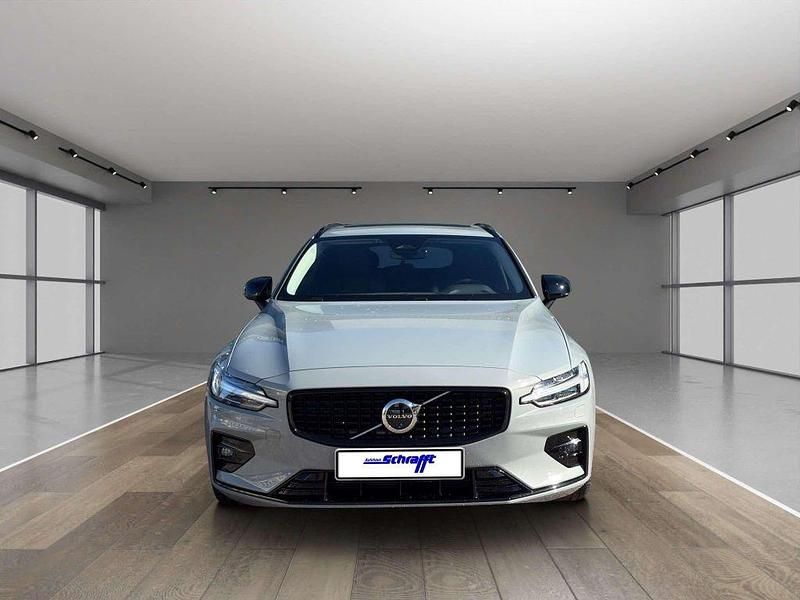 Gebraucht Volvo V60 Plus 197 PS (144 kW) 2025 Vapour grey / metallic Kombi
