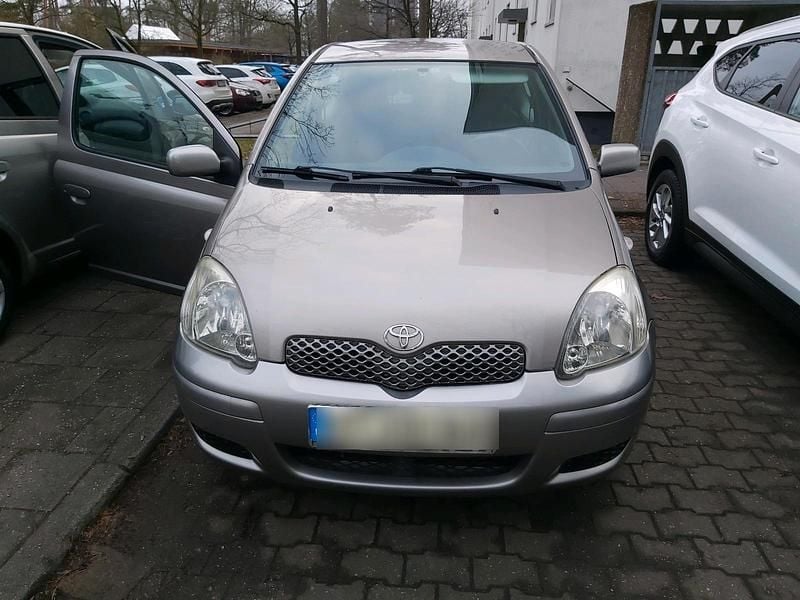 Gebraucht Toyota Yaris 87 PS (63 kW) 2003 Silber Kleinwagen
