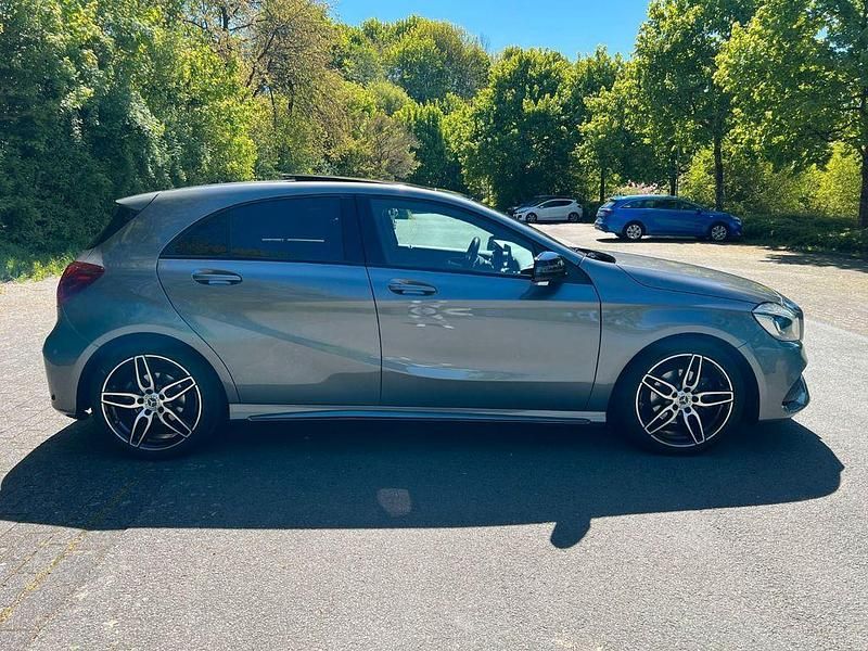 Grau Gebraucht 2017 Mercedes A200 AMG line Limousine | 16.200 € (Fairer Preis) - Bild 1/4