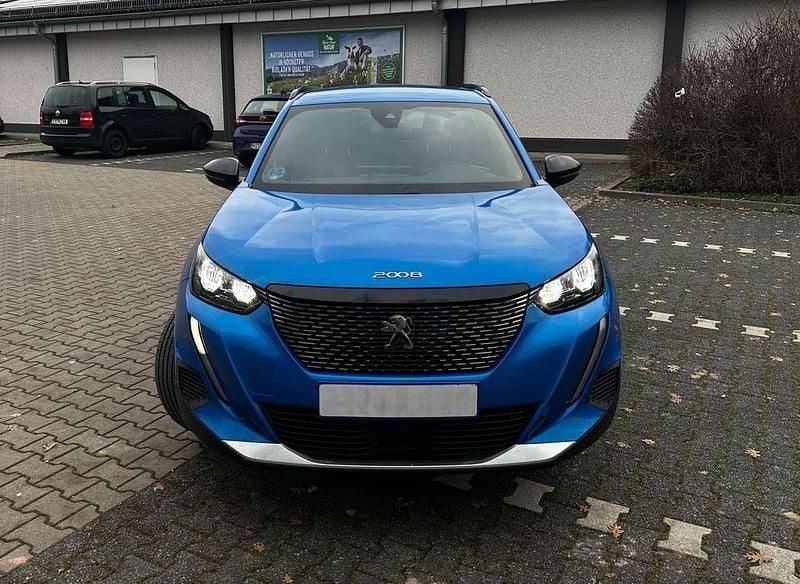 Blau Gebraucht 2023 Peugeot 2008 Active SUV | 16.300 € (Guter Preis) - Bild 1/4