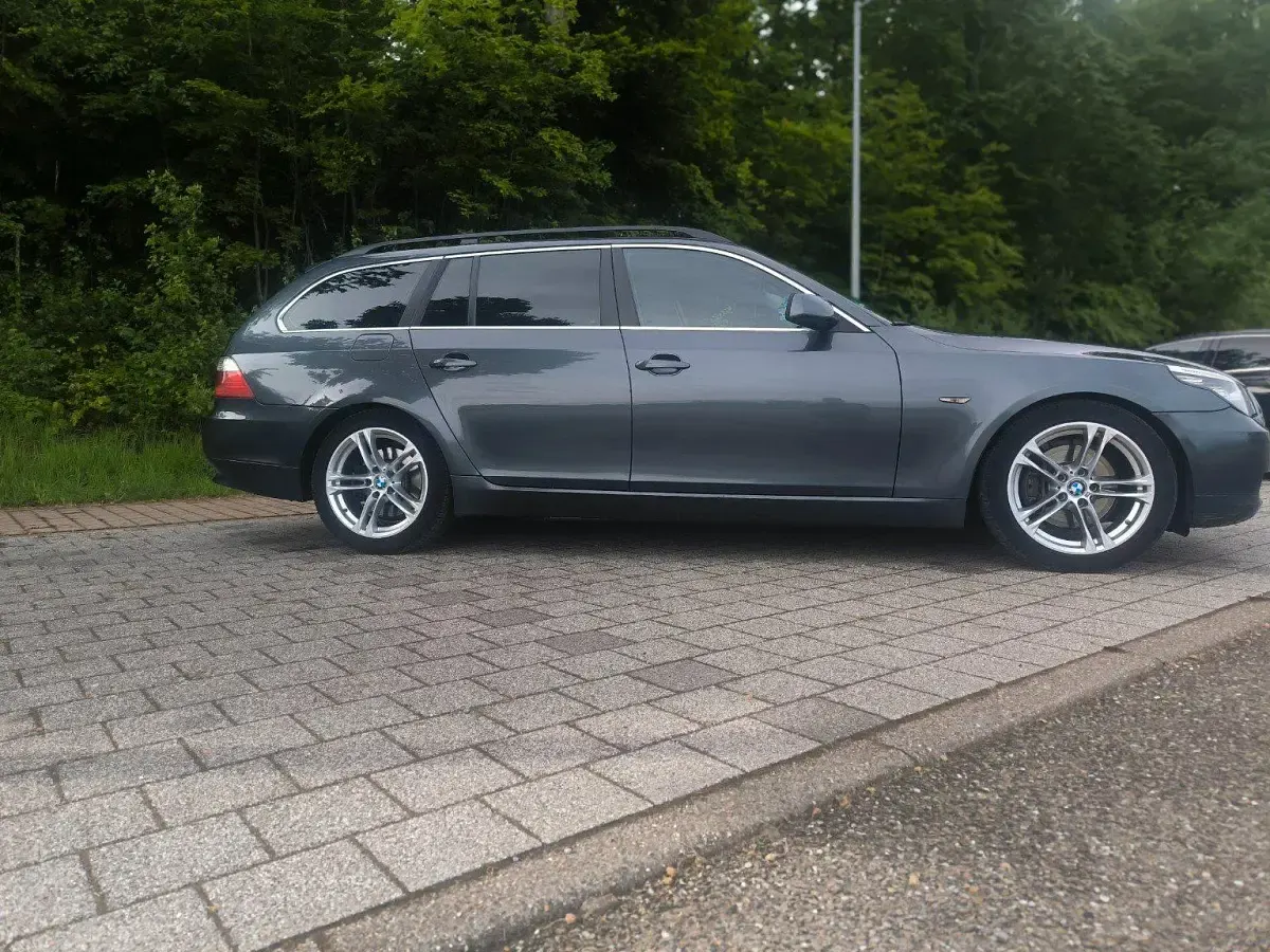 Gebraucht BMW 525 197 PS (144 kW) 2008 Grau Kombi