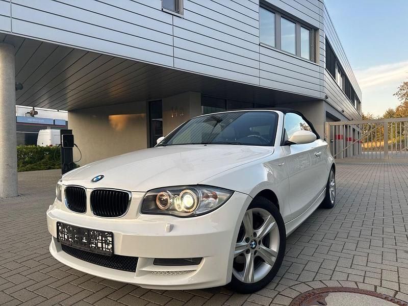 Weiß Gebraucht 2009 BMW 118 Cabriolet Advantage Cabrio | 8.490 € (Etwas zu teuer) - Bild 1/4