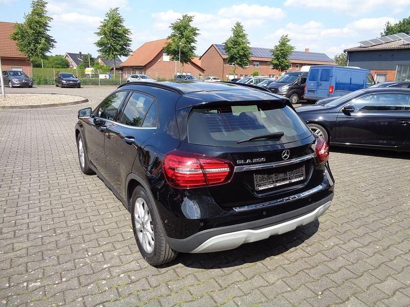 Gebraucht Mercedes GLA200 156 PS (114 kW) 2019 Schwarz SUV