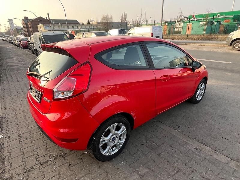 Gebraucht Ford Fiesta Celebration 101 PS (74 kW) 2015 Rot Kleinwagen